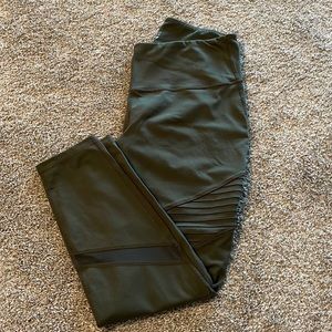 Old navy olive green leggings with leg details